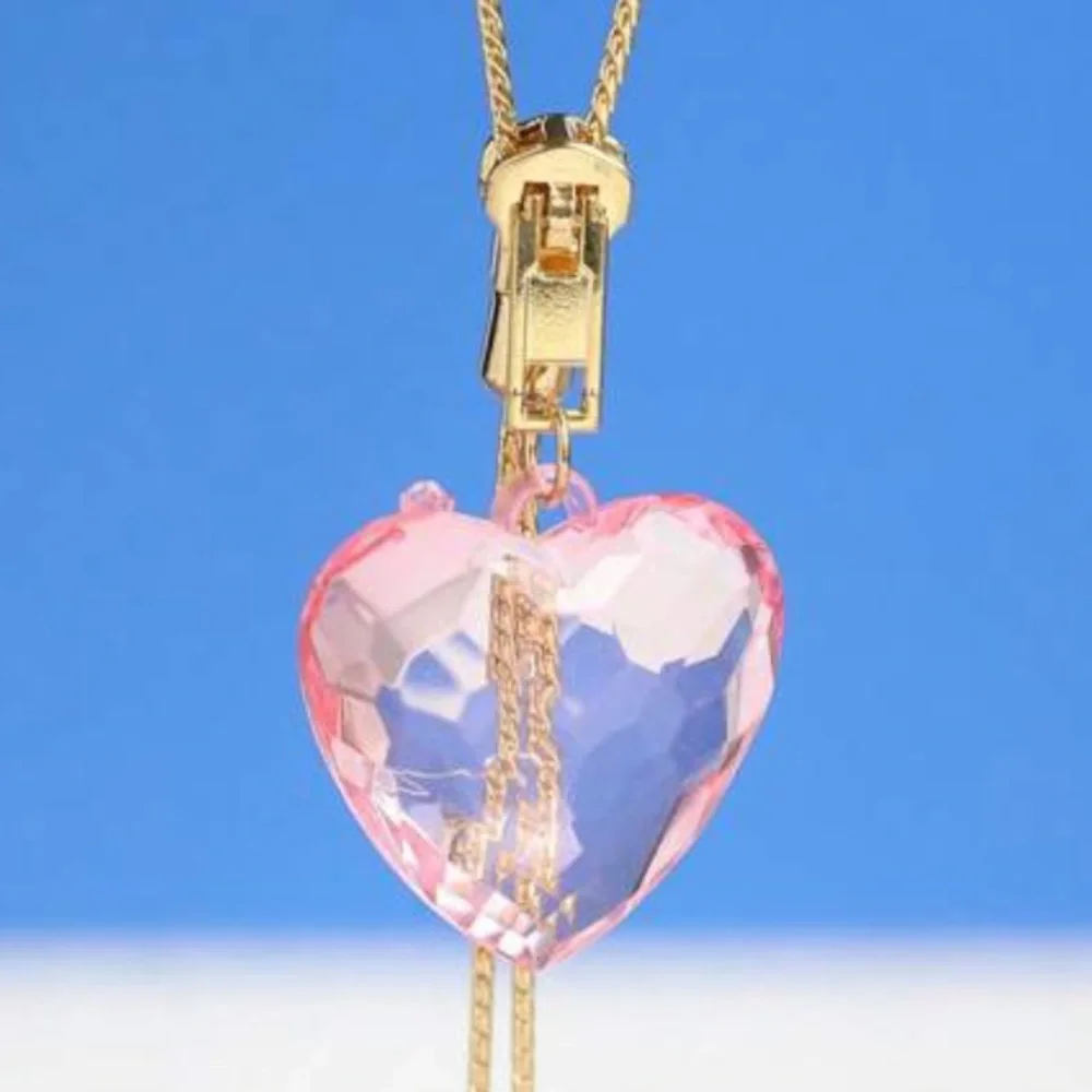 NWT Pink Heart Crystal Pendant Gold Necklace Zipper embellishment - Picture 5 of 7